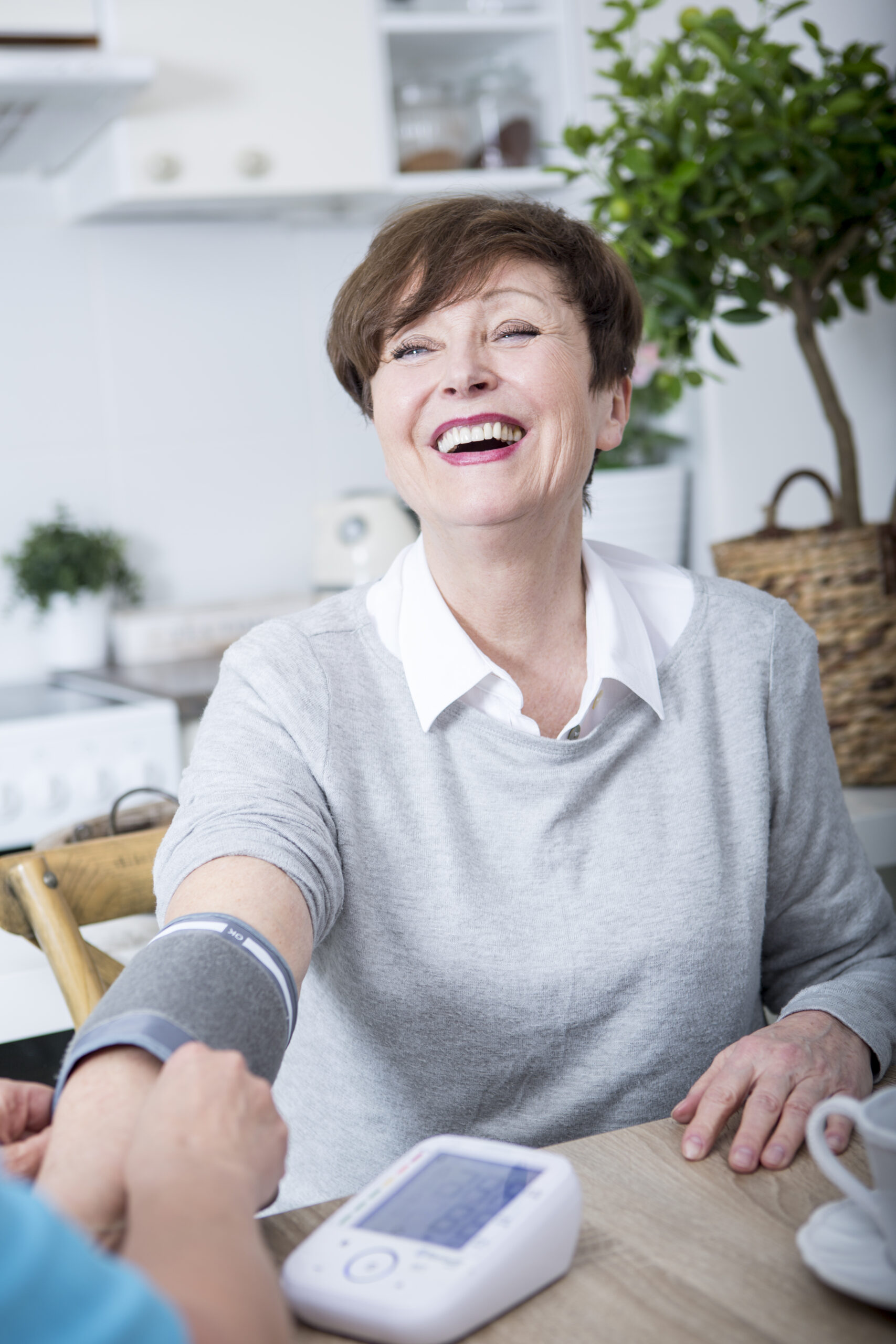A OneTreeHealth nurse taking a patient's blood pressure